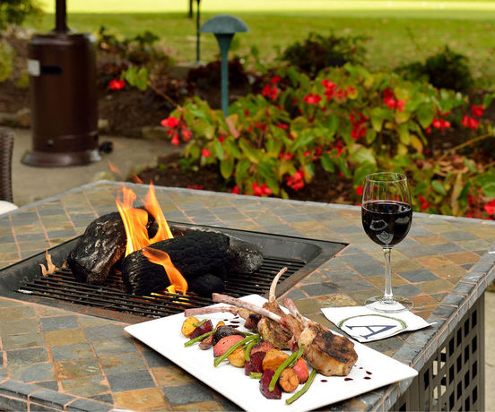 Imagen del bar/restaurante del Hotel Turf Valley Resort. Foto 5
