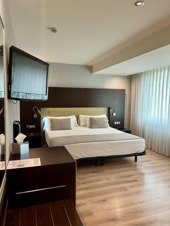 Imagen de la habitación del Hotel Turia Granada. Foto 4