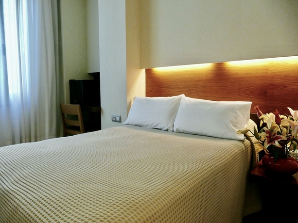 Imagen de la habitación del Hotel Turin Barcelona. Foto 4