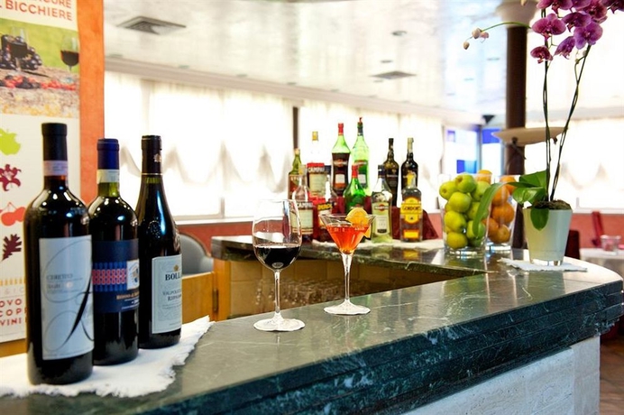 Imagen del bar/restaurante del Hotel Turin Royal. Foto 2