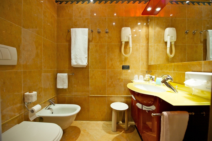 Imagen de la habitación del Hotel Turin Royal. Foto 12