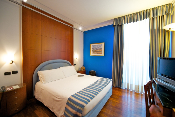 Imagen de la habitación del Hotel Turin Royal. Foto 13