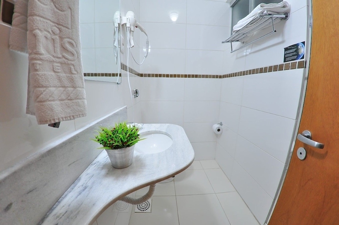 Imagen de la habitación del Hotel Turis. Foto 6