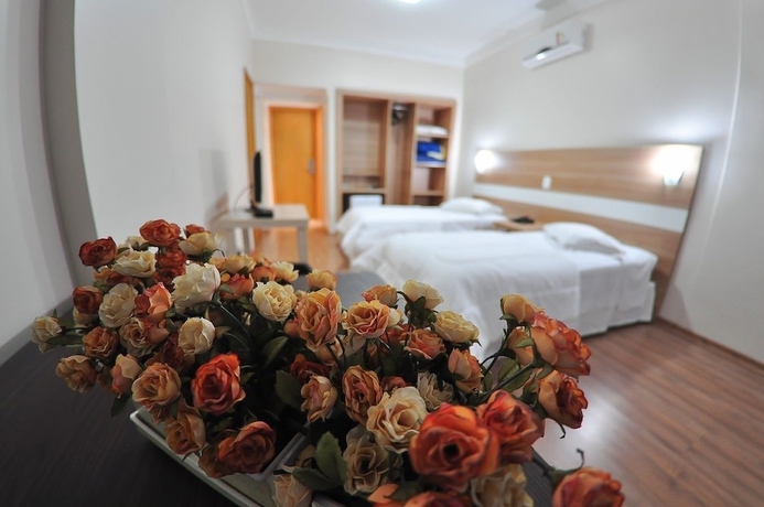 Imagen de la habitación del Hotel Turis. Foto 9