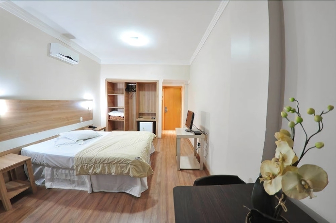 Imagen de la habitación del Hotel Turis. Foto 13