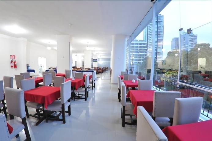 Imagen del bar/restaurante del Hotel Turis. Foto 2