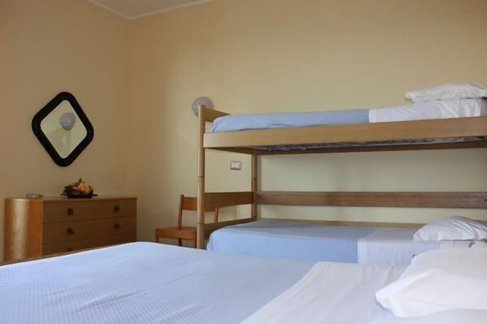Imagen de la habitación del Hotel Turismo, Bernalda. Foto 13