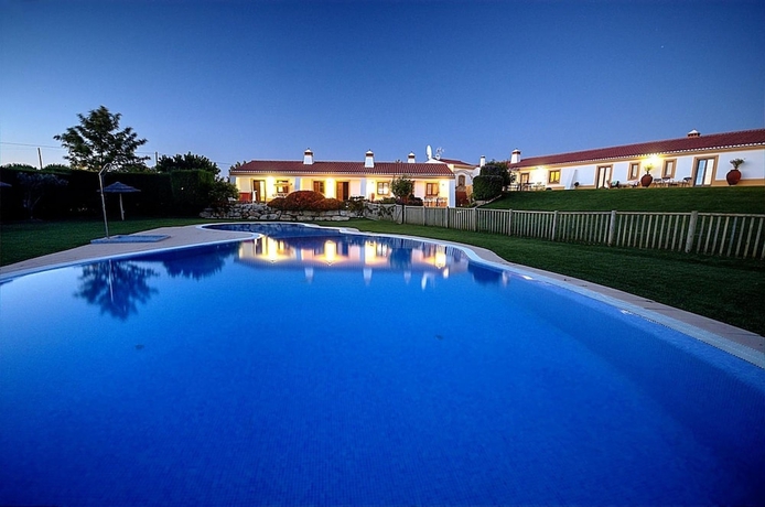 Imagen de la piscina del Hotel Turismo Rural Monte Jo&atilde;o Roupeiro. Foto 16
