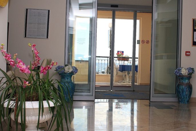 Imagen de los interiores del Hotel Turisticki apartmani Natalia. Foto 15