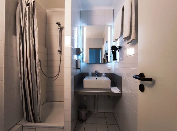 Imagen de la habitación del Hotel Turmhotel Rhein Main. Foto 17