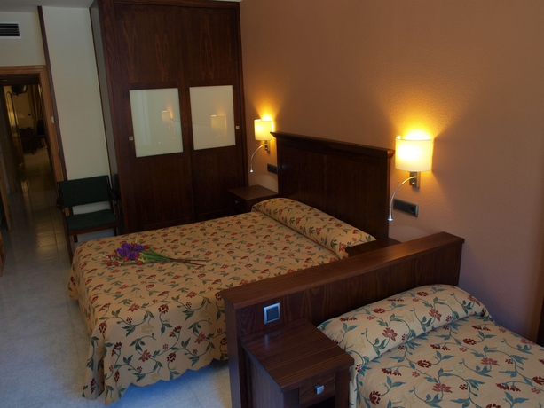 Imagen de la habitación del Hotel Turmo. Foto 5