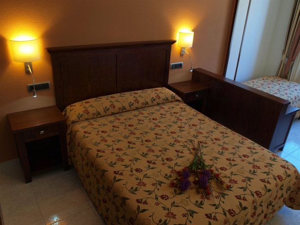 Imagen de la habitación del Hotel Turmo. Foto 6