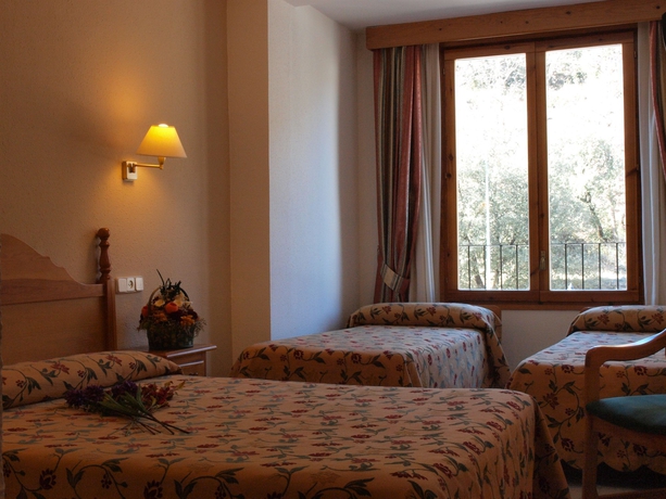 Imagen de la habitación del Hotel Turmo. Foto 9