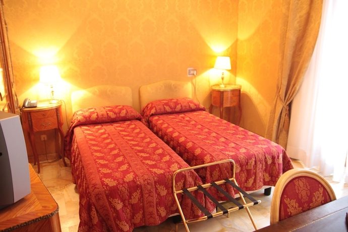 Imagen de la habitación del Hotel Turner. Foto 14