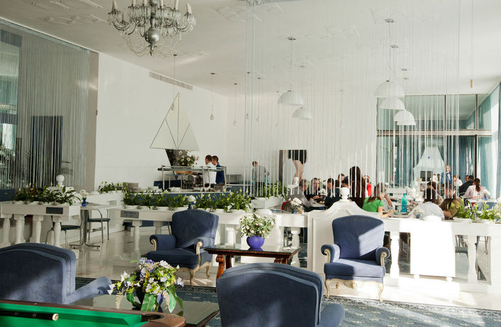 Imagen del bar/restaurante del Hotel Turnu Severin Continental. Foto 3