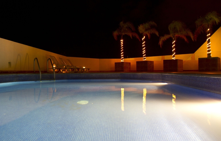 Imagen de la piscina del Hotel Turotel Morelia. Foto 6