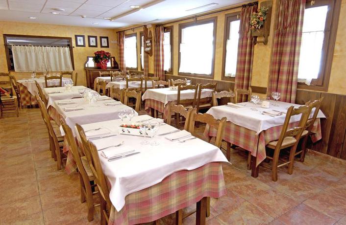 Imagen del bar/restaurante del Hotel Turpi. Foto 2