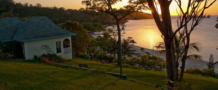 Imagen de los exteriores del Hotel Turquoise Bay Dive and Beach Resort. Foto 5