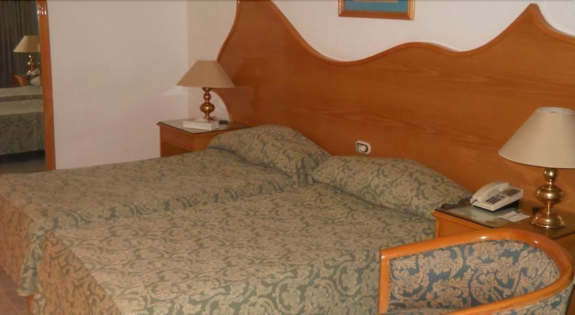 Imagen de la habitación del Hotel Turquoise Beach. Foto 8