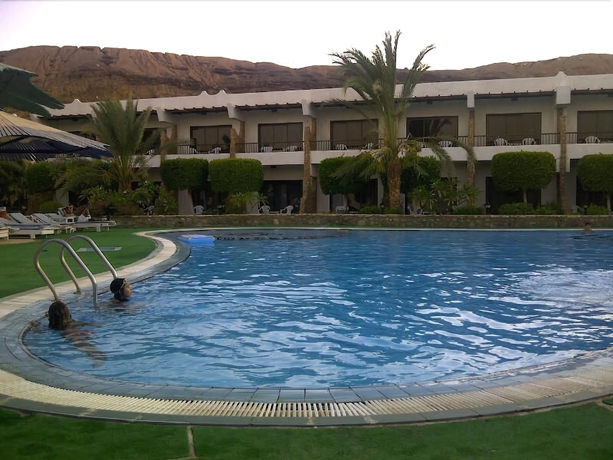 Imagen de la piscina del Hotel Turquoise Beach. Foto 18