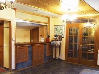 Imagen de los interiores del Hotel Turrull. Foto 6