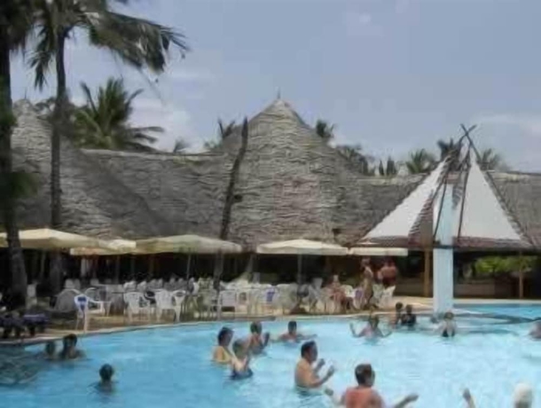 Imagen de la piscina del Hotel Turtle Bay Beach Club. Foto 16