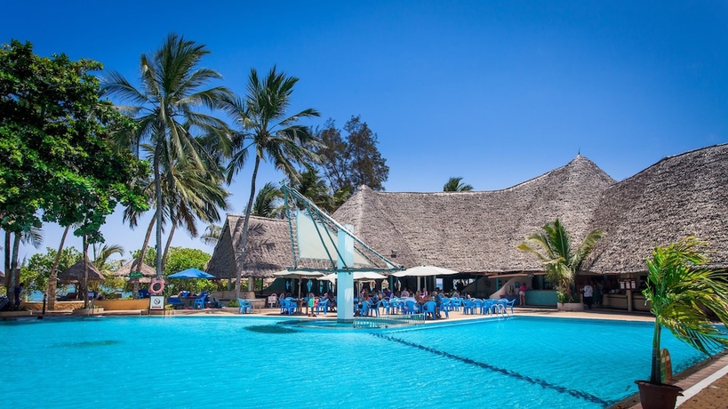 Imagen de la piscina del Hotel Turtle Bay Beach Club. Foto 17