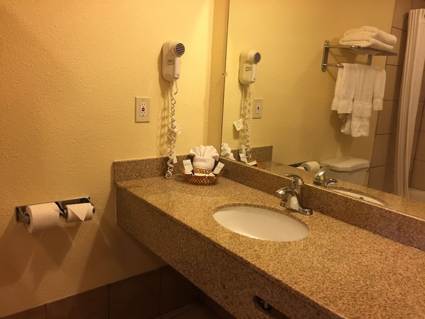 Imagen de la habitación del Hotel Turtle Bay Lodge, Redding. Foto 6