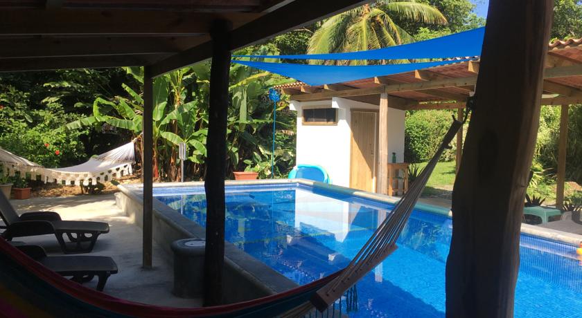 Imagen de la piscina del Hotel Turtle Beach House. Foto 10