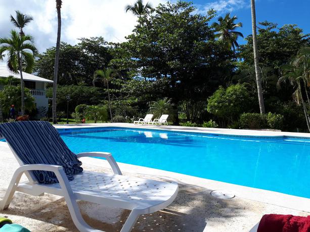 Imagen de la piscina del Hotel Turtle Lagoon Beach. Foto 8