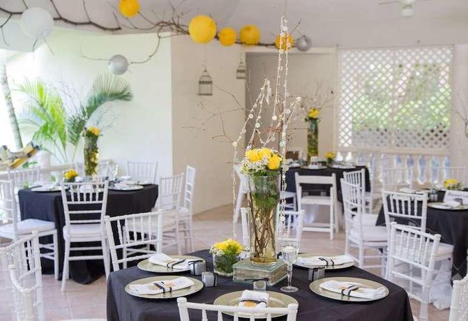 Imagen del bar/restaurante del Hotel Turtle Lagoon Beach. Foto 2