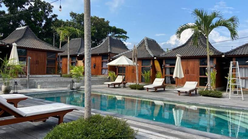 Imagen de la piscina del Hotel Turtle Villas Canggu. Foto 8