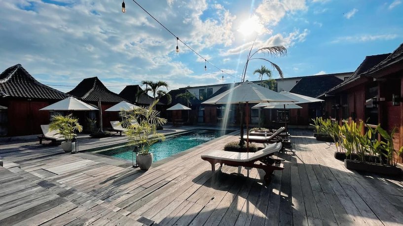 Imagen de la piscina del Hotel Turtle Villas Canggu. Foto 9