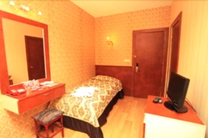 Imagen de la habitación del Hotel Turvan. Foto 7