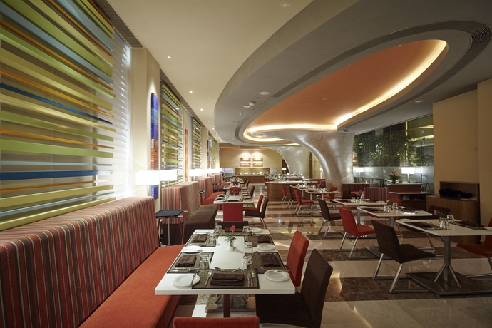 Imagen del bar/restaurante del Hotel Turyaa Chennai. Foto 1