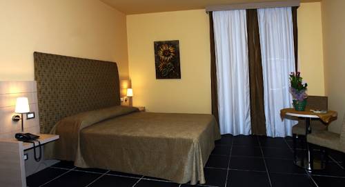 Imagen de la habitación del Hotel Tus'. Foto 2