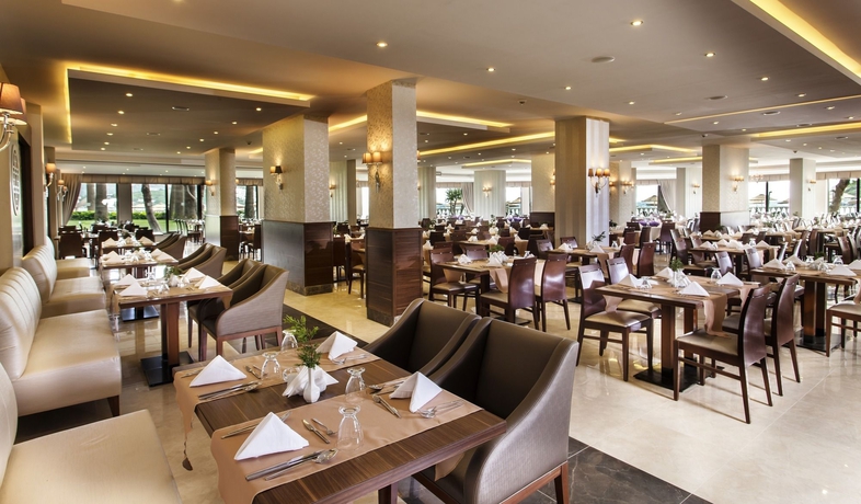 Imagen del bar/restaurante del Hotel Tusan Beach Resort. Foto 3