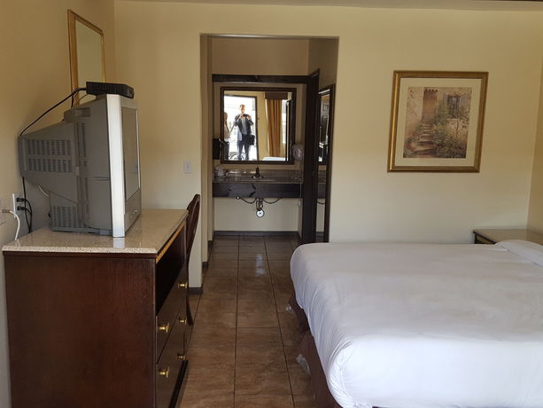 Imagen de la habitación del Hotel Tuscan Garden Inn. Foto 15