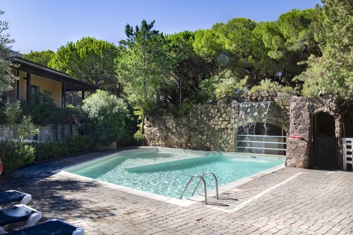 Imagen de la piscina del Hotel Tuscany Alle Dune. Foto 19