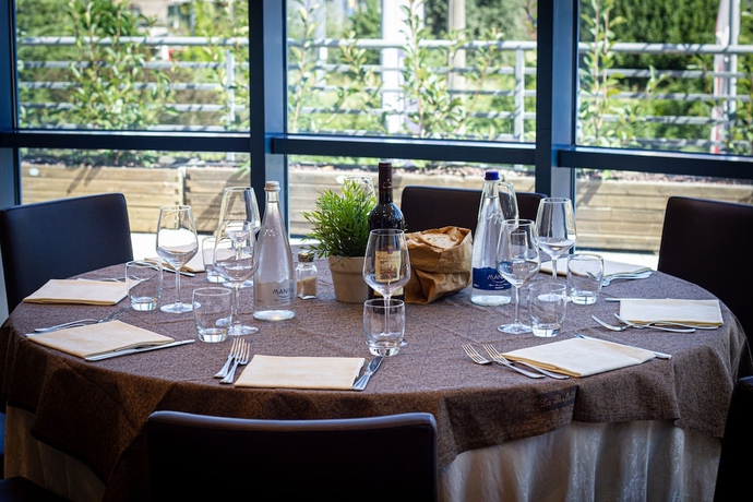 Imagen del bar/restaurante del Hotel Tuscany Inn. Foto 4