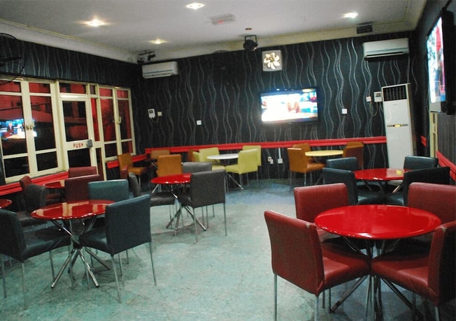 Imagen del bar/restaurante del Hotel Tuscany Suites. Foto 2