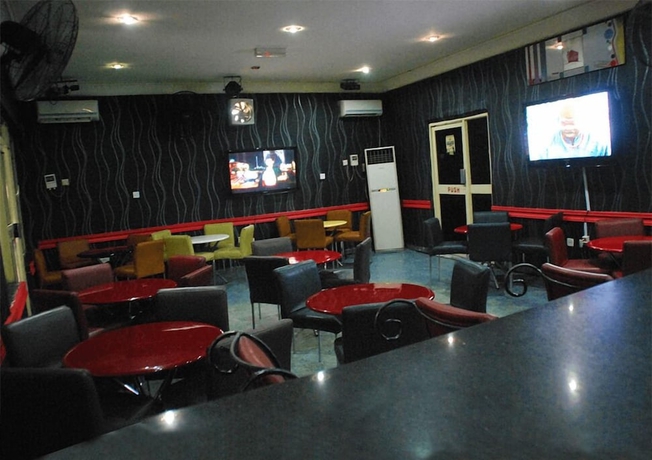 Imagen del bar/restaurante del Hotel Tuscany Suites. Foto 5