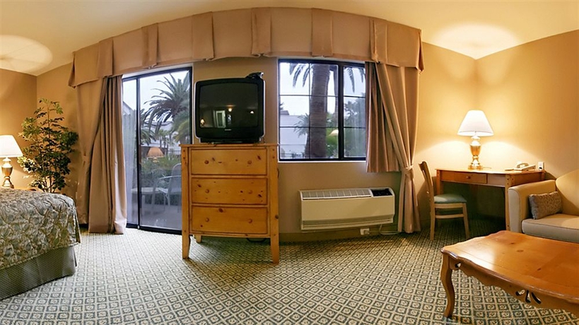 Imagen de los interiores del Hotel Tuscany Suites and Casino. Foto 2