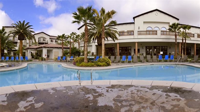 Imagen de la piscina del Hotel Tuscany Suites and Casino. Foto 5