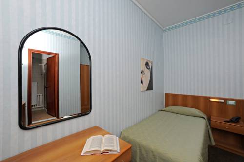 Imagen de la habitación del Hotel Tuscia. Foto 11