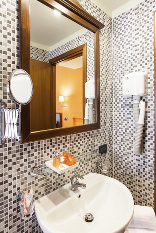 Imagen de la habitación del Hotel Tuscolana. Foto 10