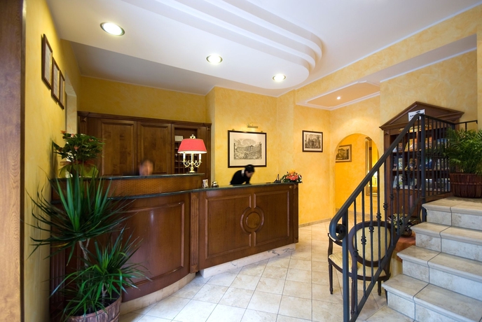 Imagen de los interiores del Hotel Tuscolana. Foto 16