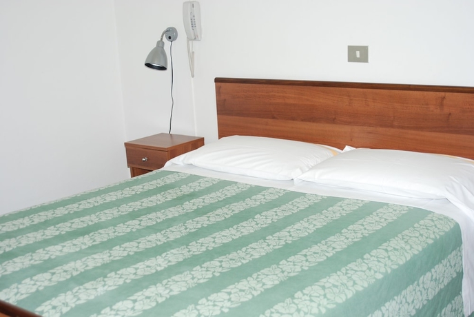 Imagen de la habitación del Hotel Tuscolano. Foto 15