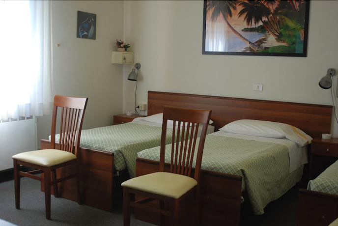 Imagen de la habitación del Hotel Tuscolano. Foto 16