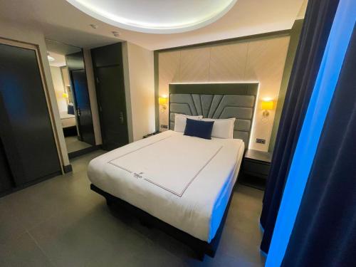 Imagen de la habitación del Hotel T&uuml;rkay. Foto 19